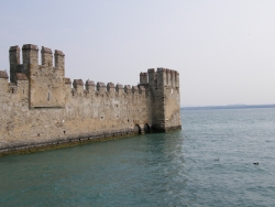 המבצר בסירמיונה